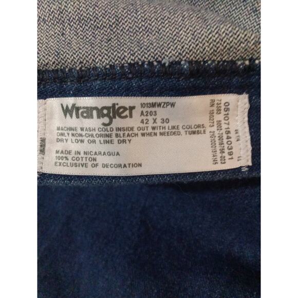Men's Wrangler Authentic jeans - Picture 2 of 8
